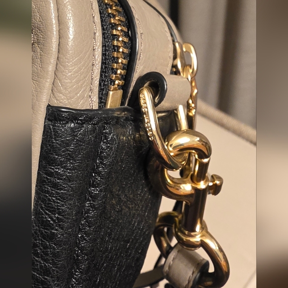 Marc Jacobs Softshot Taupe Black & Gold - Picture 5 of 11